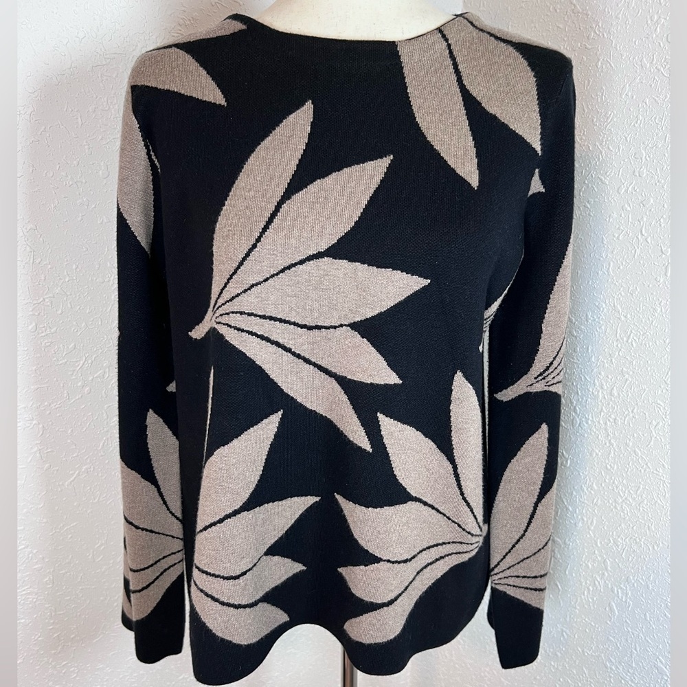 Premise‎ Floral Fan Bell Sleeve Sweater